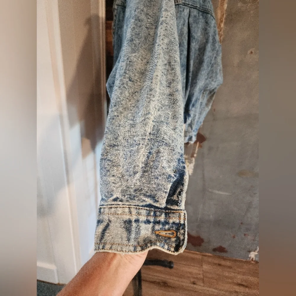 Vintage Acid Wash Denim Jean Jacket With Roglin Sleeves. - Picture 7 of 9